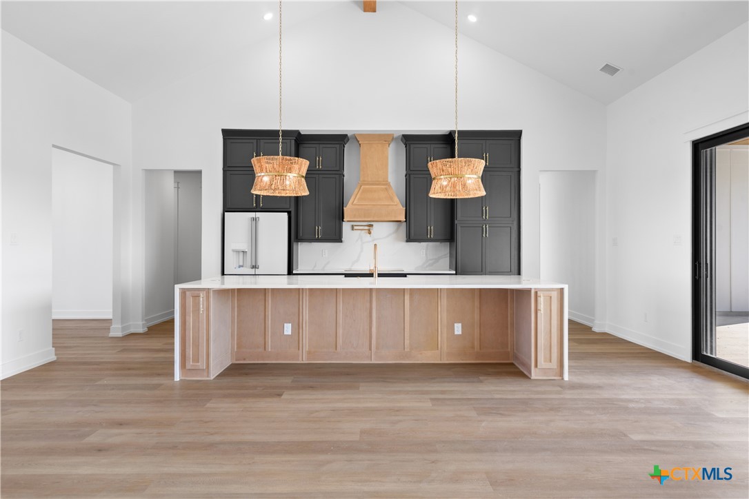 6830 Lacey Oak Road Salado, TX 76571 - Photo 4 of 34 a view of living room with furniture and mirror