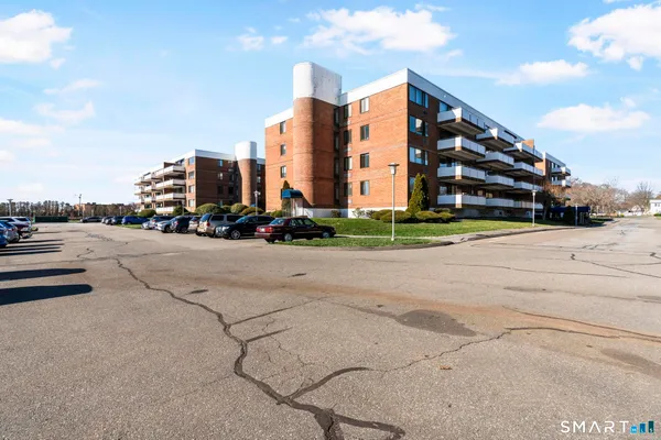$2,100 | 1460 Elm Street, Unit 124, Stratford, CT 06615