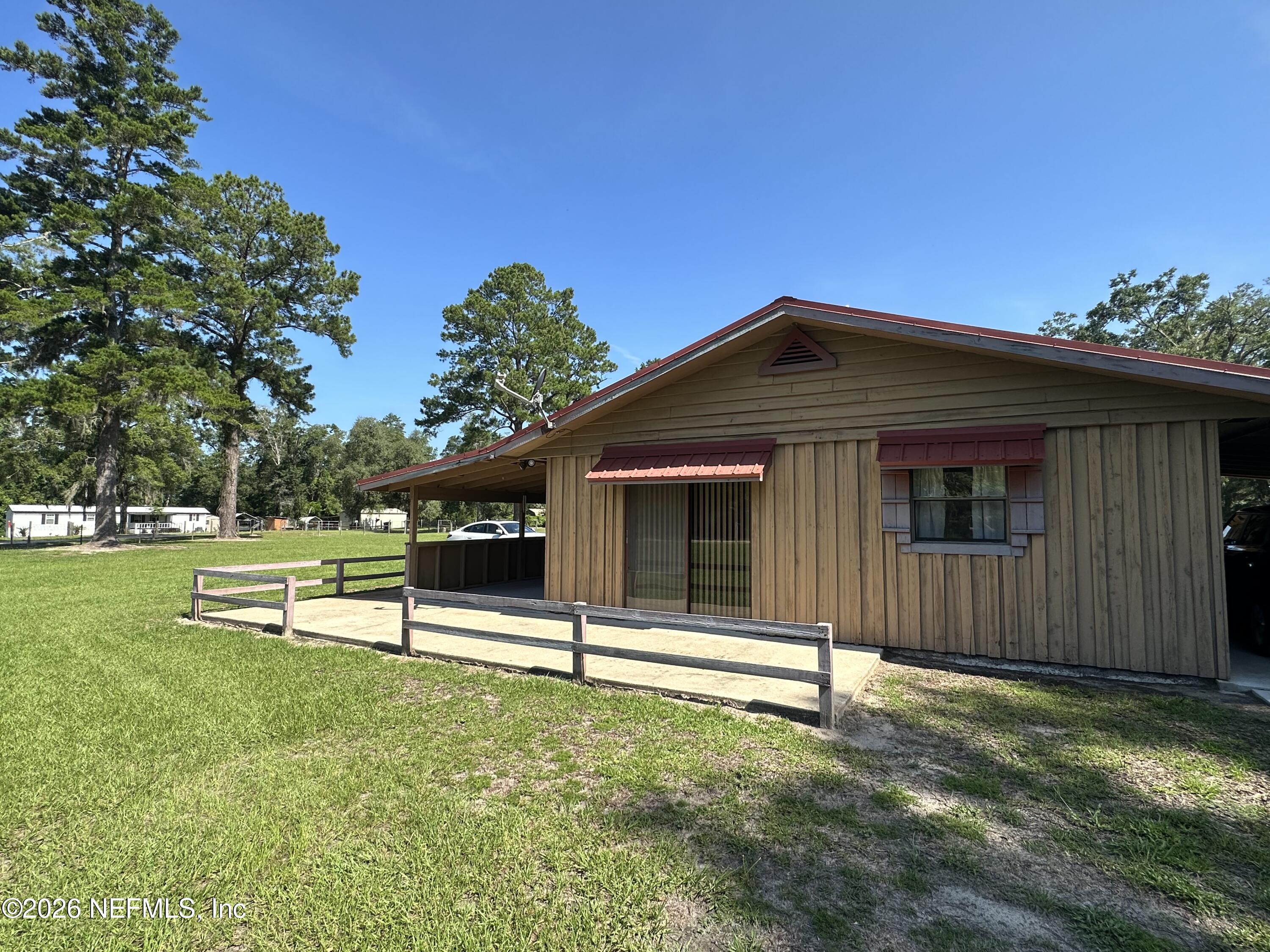 29845 Mulberry Landing Road Hilliard, FL 32046 - Photo 5 of 16 Side patio
