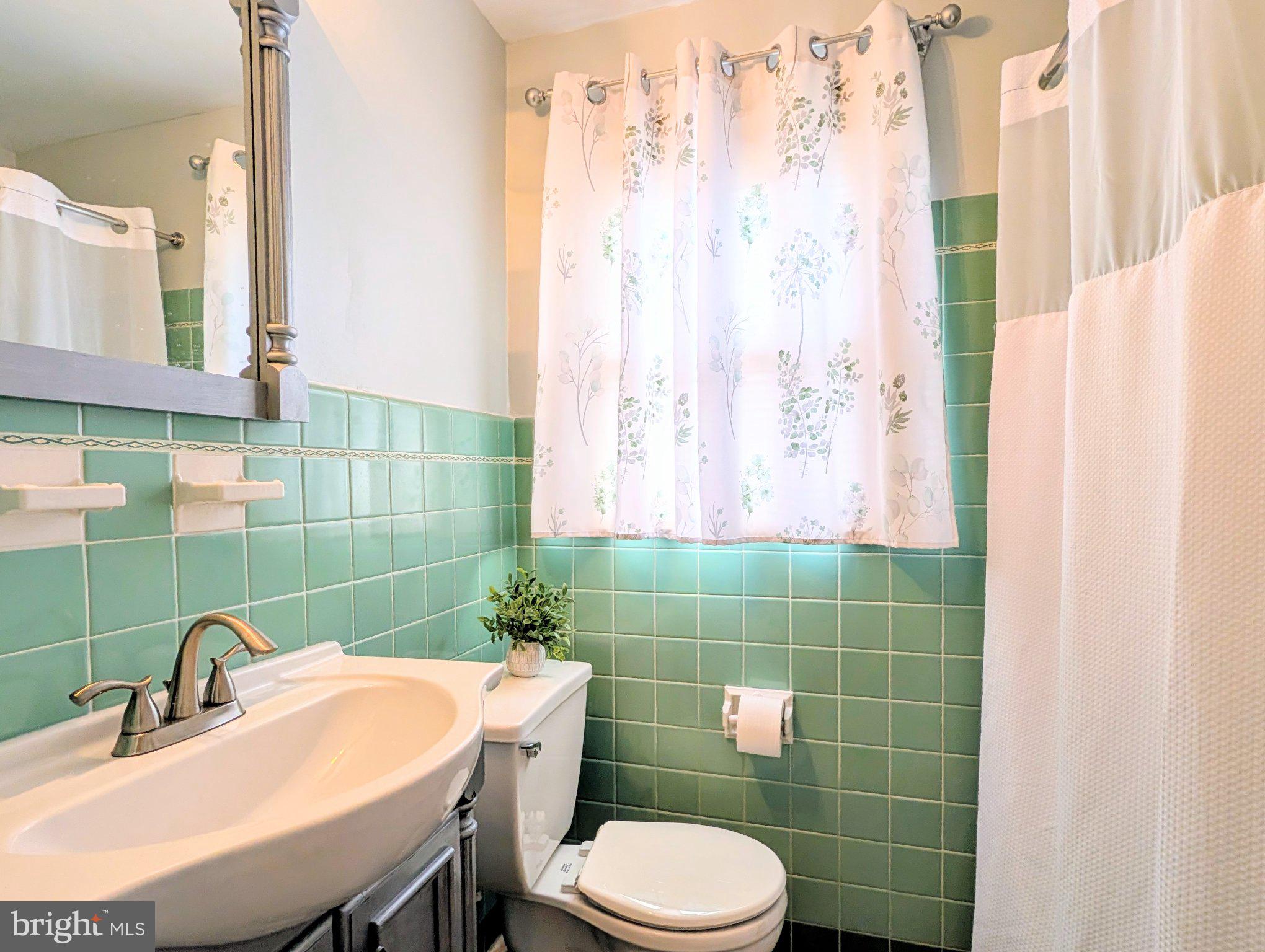 568 Michell Street Ridley Park, PA 19078 - Photo 22 of 41 Charming bathroom with vintage tiles.