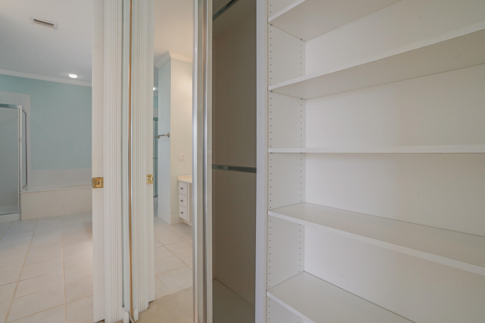 142 Barbados Drive Jupiter, FL 33458 - Photo 25 of 53 a bathroom with a bathtub