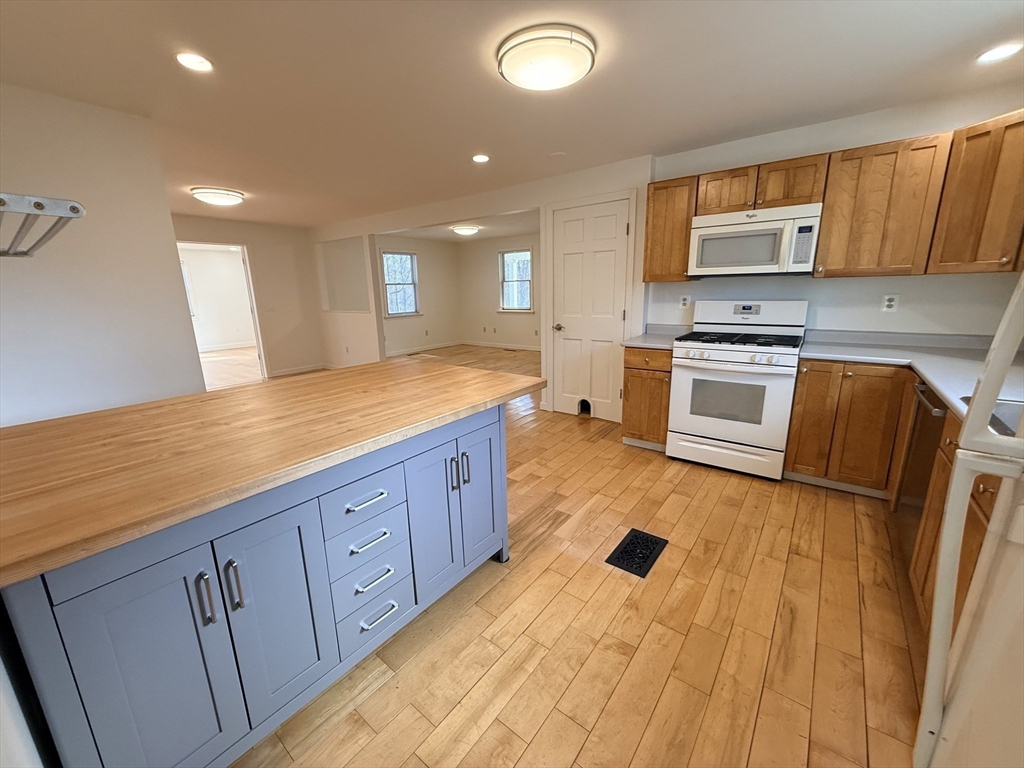 27 Prospect Street Hatfield, MA 01038 - Photo 9 of 27