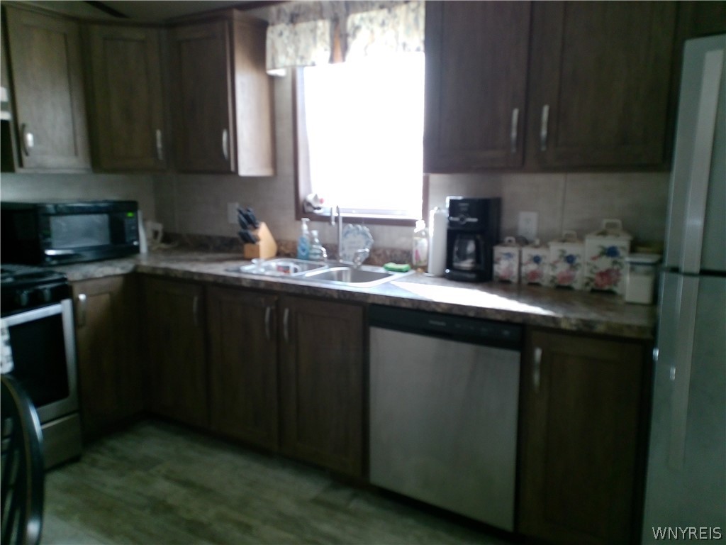 29 Xavier Road Clarence, NY 14031 - Photo 13 of 18 kitchen