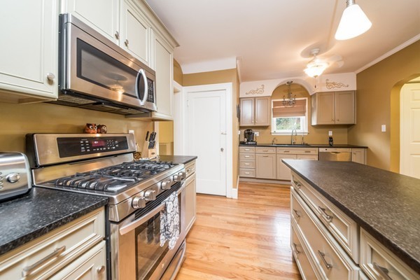 11 Vail Street Springfield, MA 01118 - Photo 1 of 21