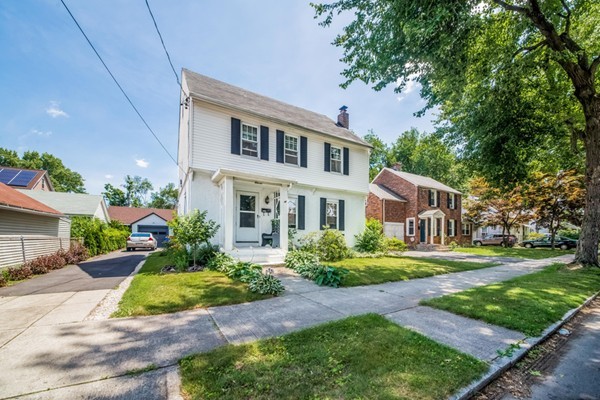 11 Vail Street Springfield, MA 01118 - Photo 3 of 21