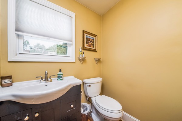 11 Vail Street Springfield, MA 01118 - Photo 10 of 21