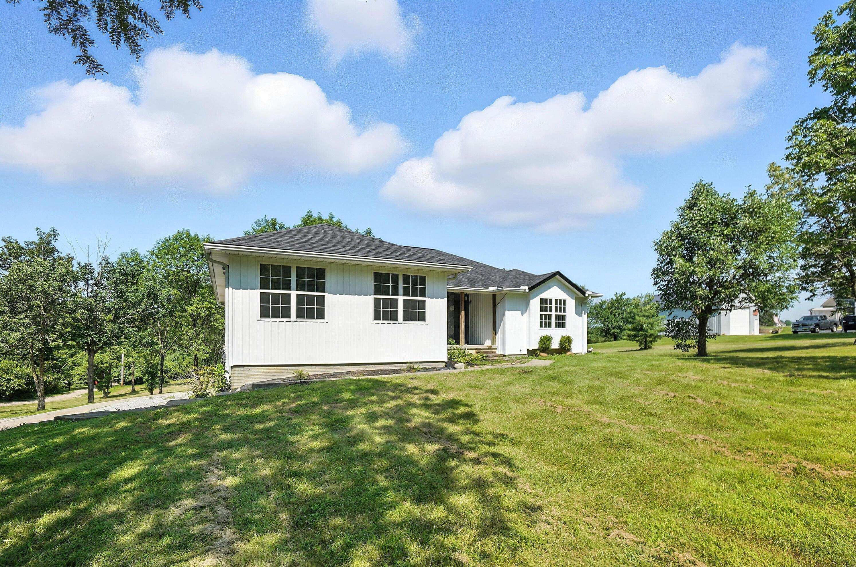 25327 Morris Salem Road Circleville, OH 43113 - Photo 2 of 38 002 (17)