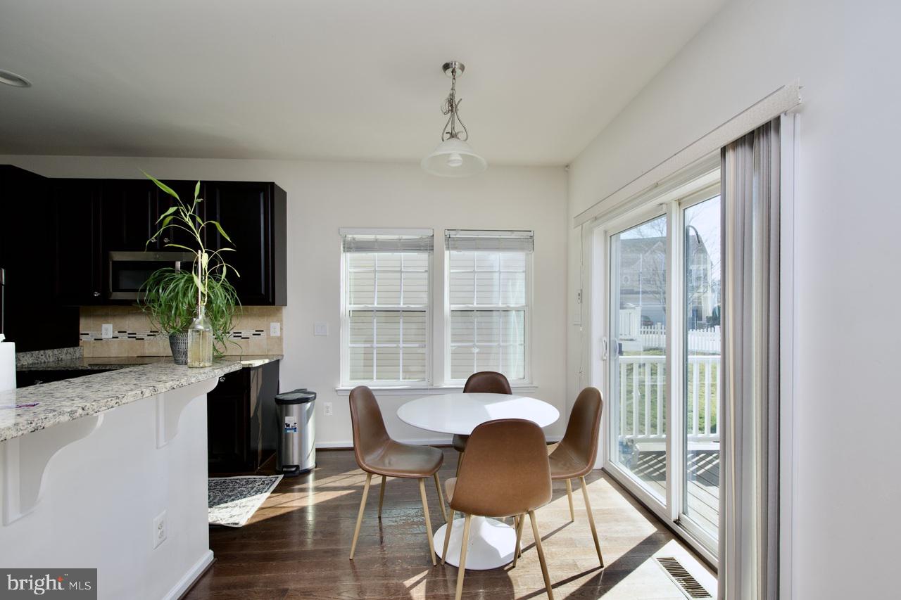 21 Runyon Drive Stafford, VA 22554 - Photo 11 of 43 a dining room with furniture and window