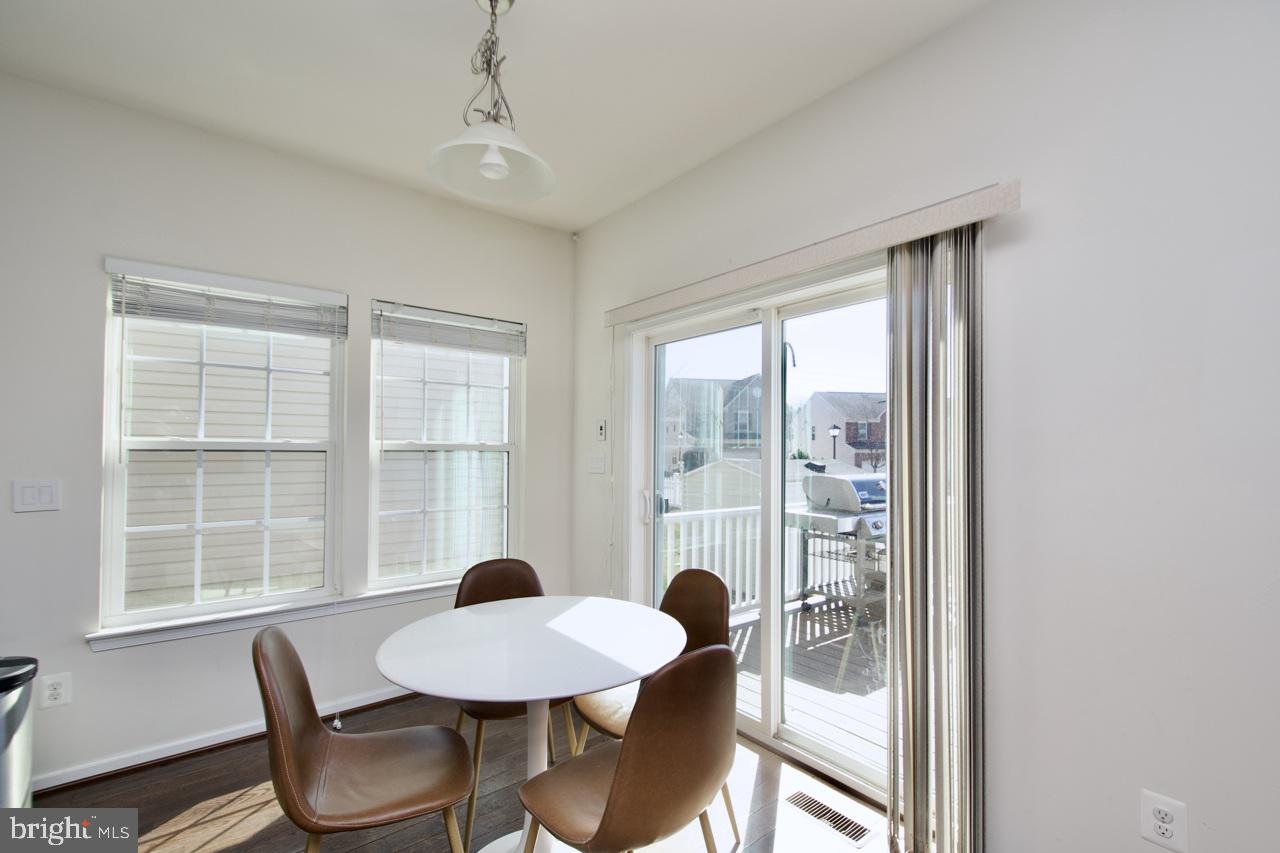 21 Runyon Drive Stafford, VA 22554 - Photo 10 of 43 a dining room with furniture and window