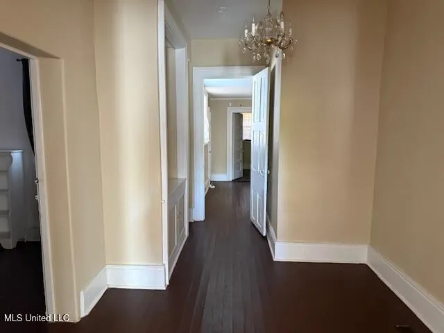 $210,000 | 201 South Center Street, Holly Springs, MS 38635