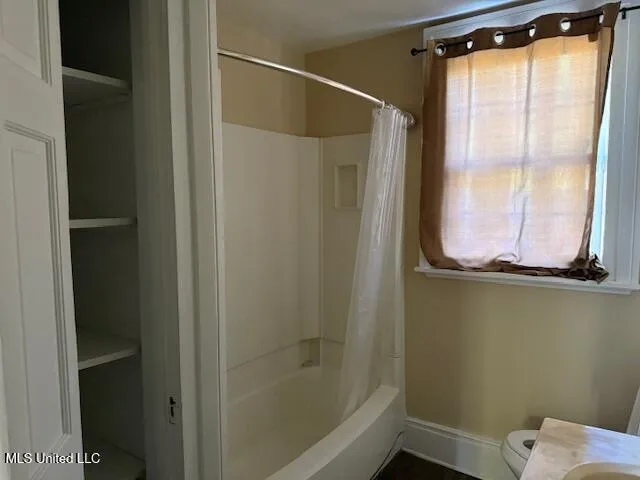 $210,000 | 201 South Center Street, Holly Springs, MS 38635