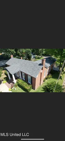 $210,000 | 201 South Center Street, Holly Springs, MS 38635