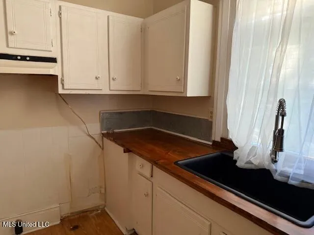 $210,000 | 201 South Center Street, Holly Springs, MS 38635