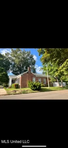 $210,000 | 201 South Center Street, Holly Springs, MS 38635