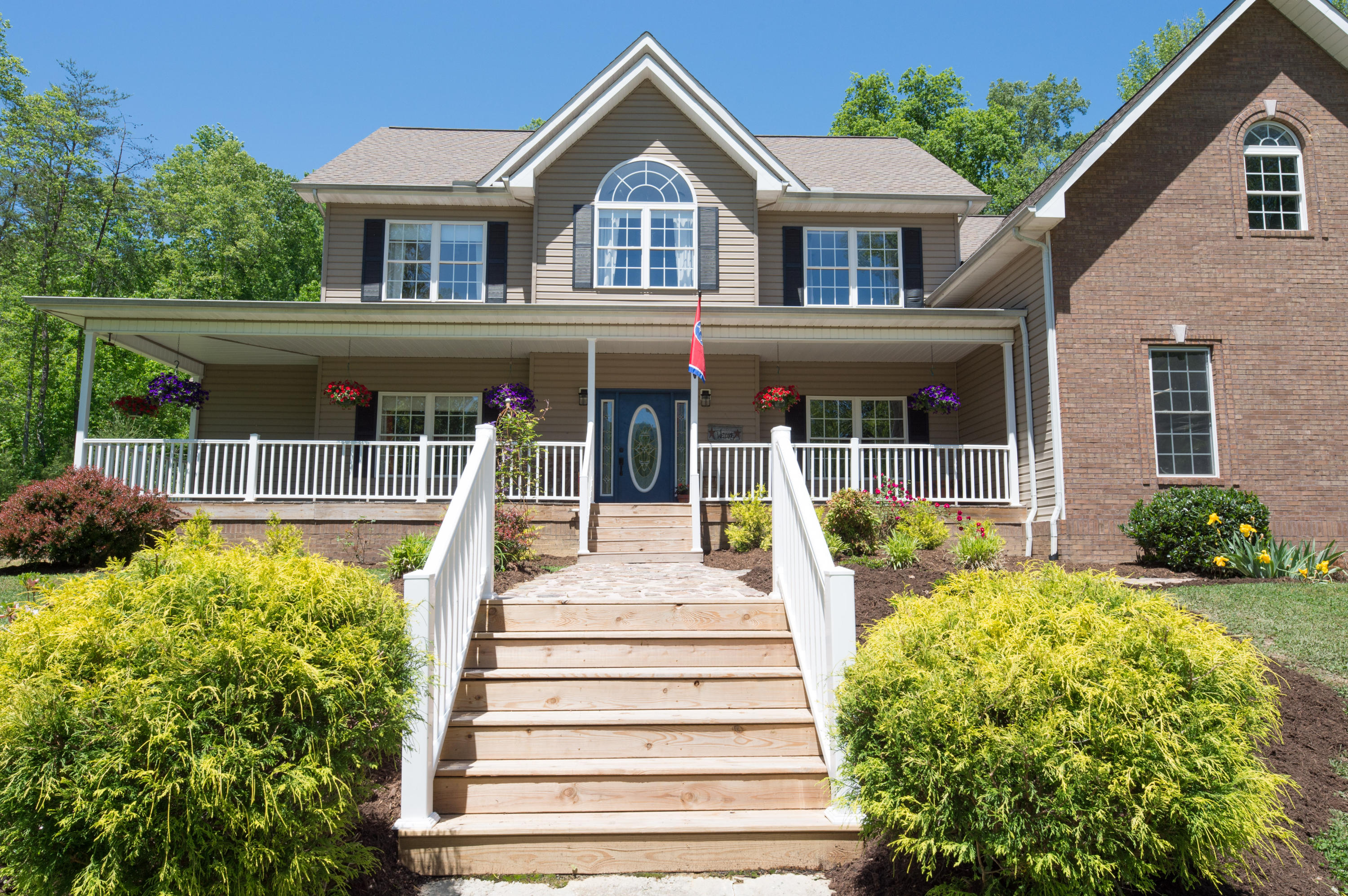 1809 Dutch Valley Road Clinton, TN 37716 - Photo 1 of 37 190504-145
