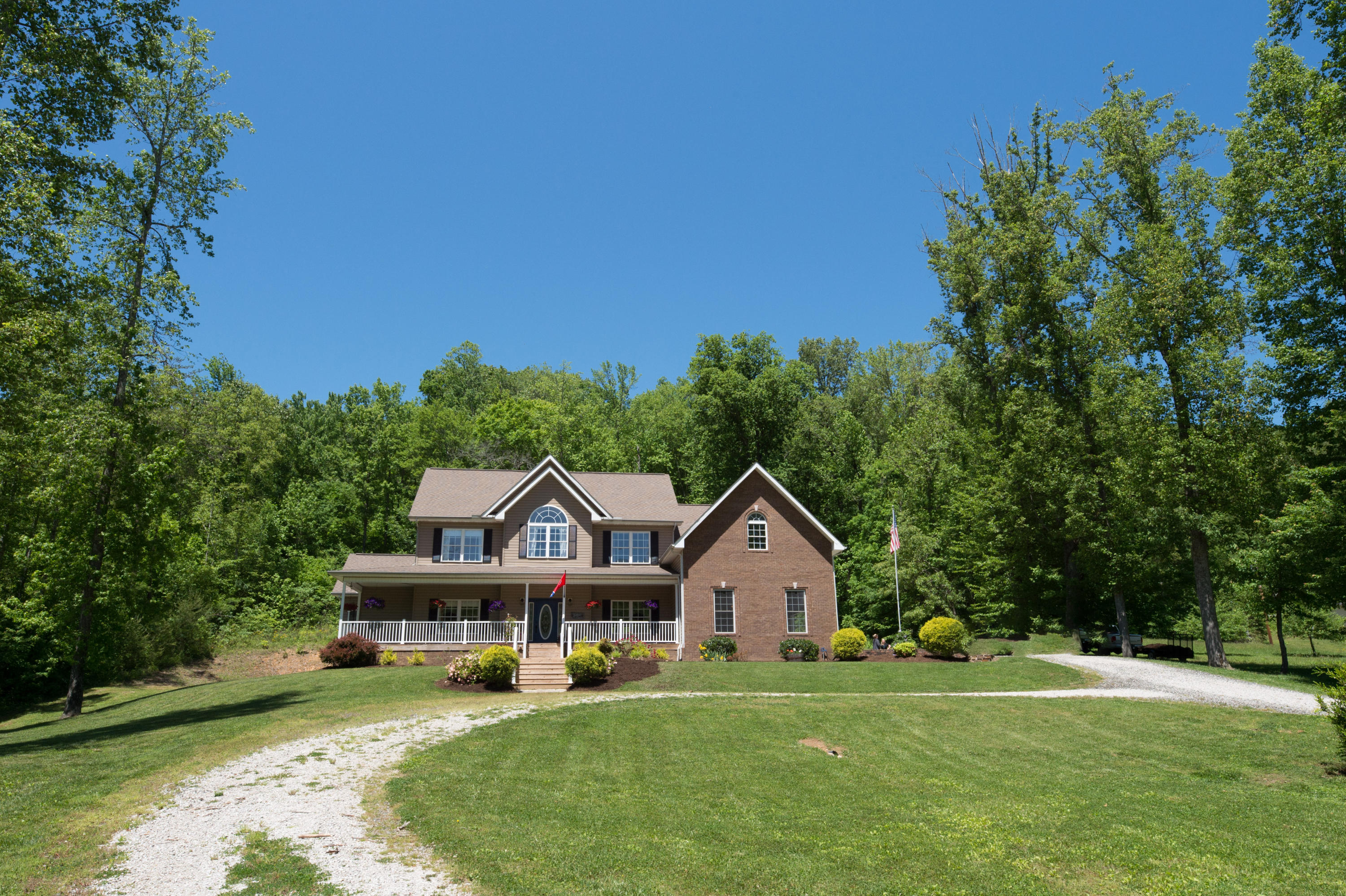 1809 Dutch Valley Road Clinton, TN 37716 - Photo 3 of 37 190504-147