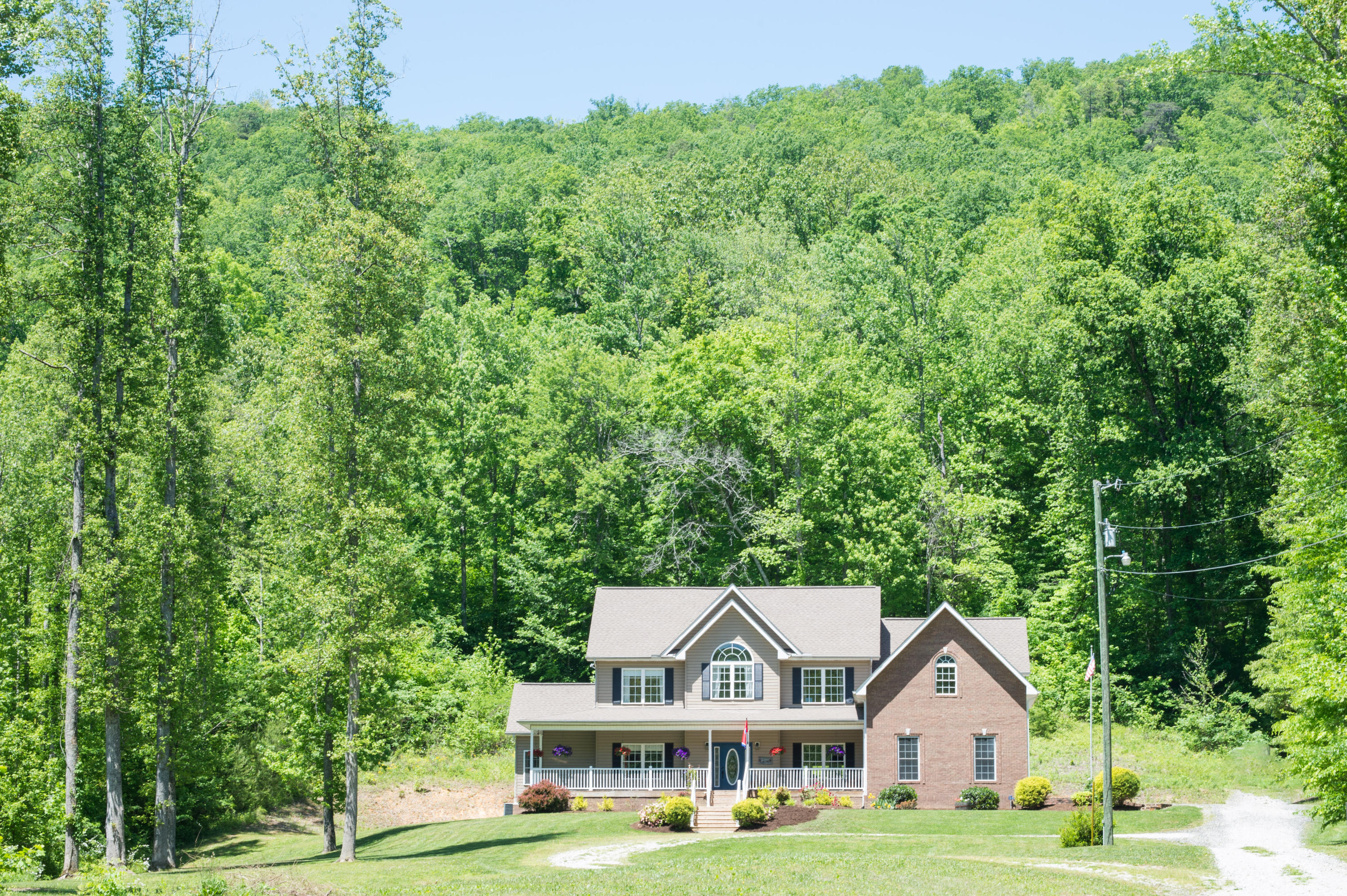 1809 Dutch Valley Road Clinton, TN 37716 - Photo 4 of 37 190504-149