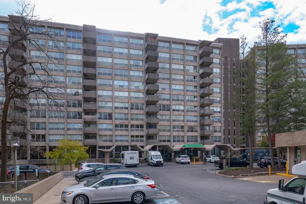 $219,900 | 1001 City Avenue, Unit EE1026, Wynnewood, PA 19096