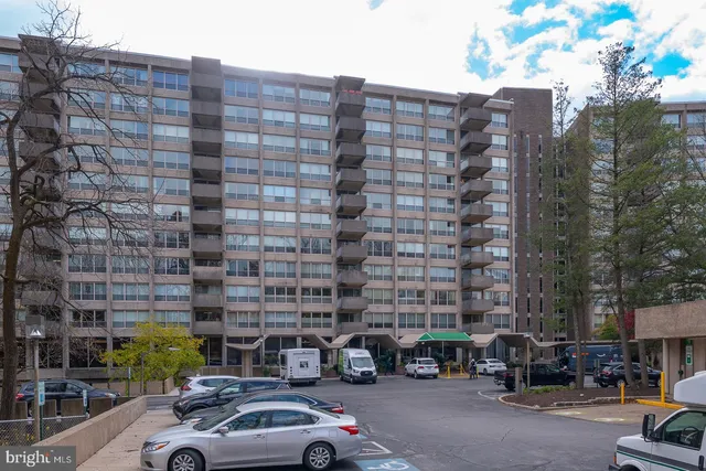 $274,900 | 1001 City Avenue, Unit EE1026, Wynnewood, PA 19096