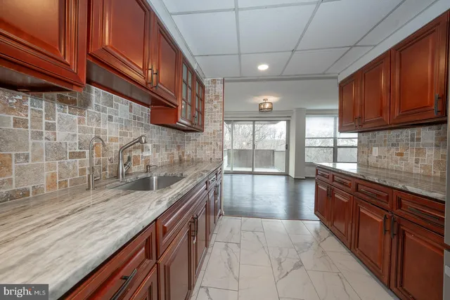 $274,900 | 1001 City Avenue, Unit EE1026, Wynnewood, PA 19096