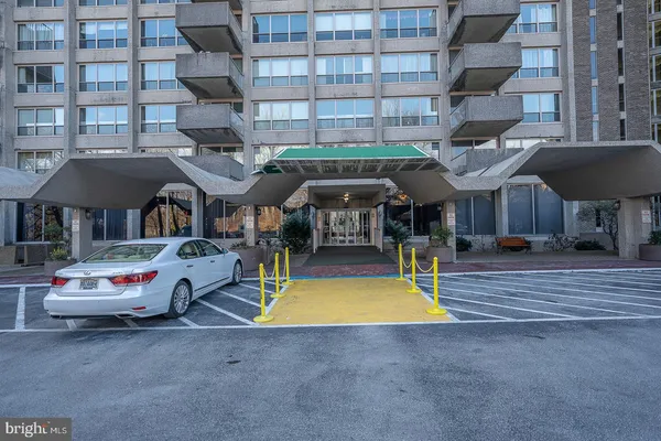 $219,900 | 1001 City Avenue, Unit EE1026, Wynnewood, PA 19096