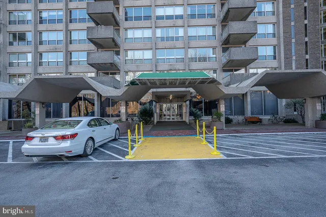 $274,900 | 1001 City Avenue, Unit EE1026, Wynnewood, PA 19096