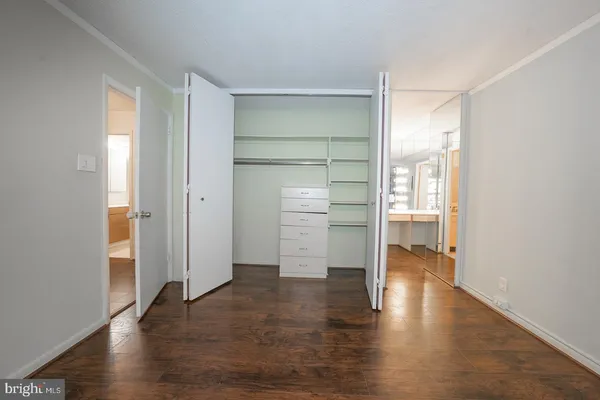 $219,900 | 1001 City Avenue, Unit EE1026, Wynnewood, PA 19096