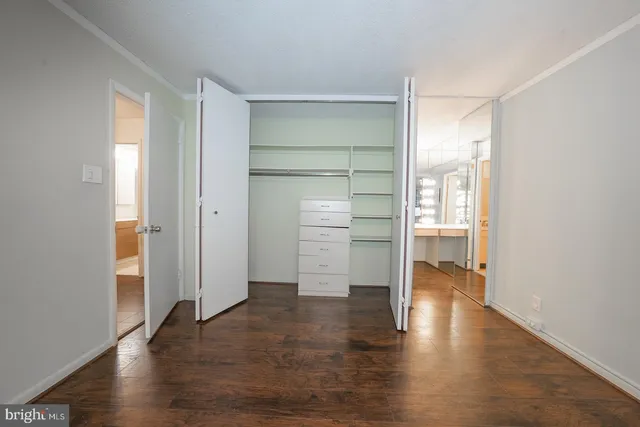 $274,900 | 1001 City Avenue, Unit EE1026, Wynnewood, PA 19096