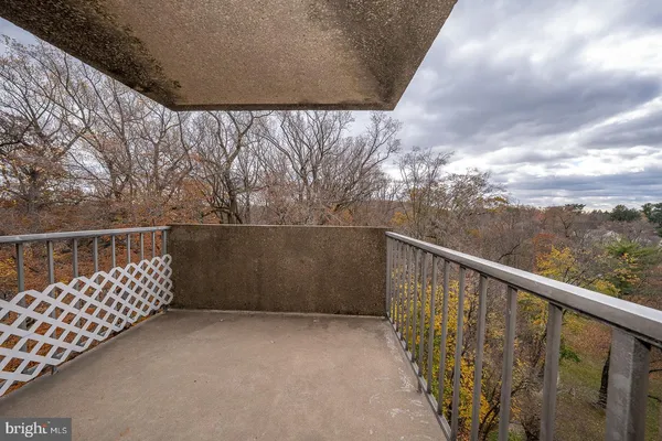 $219,900 | 1001 City Avenue, Unit EE1026, Wynnewood, PA 19096