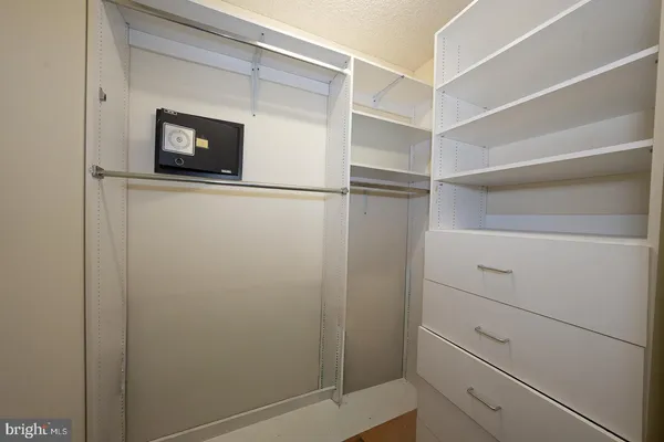 $219,900 | 1001 City Avenue, Unit EE1026, Wynnewood, PA 19096