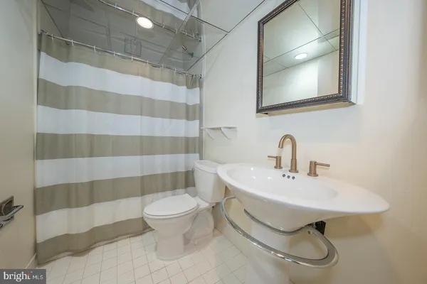$219,900 | 1001 City Avenue, Unit EE1026, Wynnewood, PA 19096