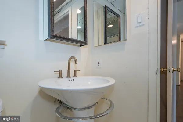 $219,900 | 1001 City Avenue, Unit EE1026, Wynnewood, PA 19096