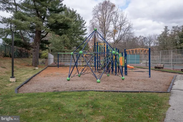 $219,900 | 1001 City Avenue, Unit EE1026, Wynnewood, PA 19096