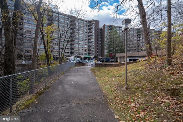 $219,900 | 1001 City Avenue, Unit EE1026, Wynnewood, PA 19096