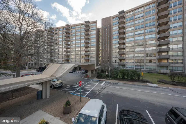 $274,900 | 1001 City Avenue, Unit EE1026, Wynnewood, PA 19096