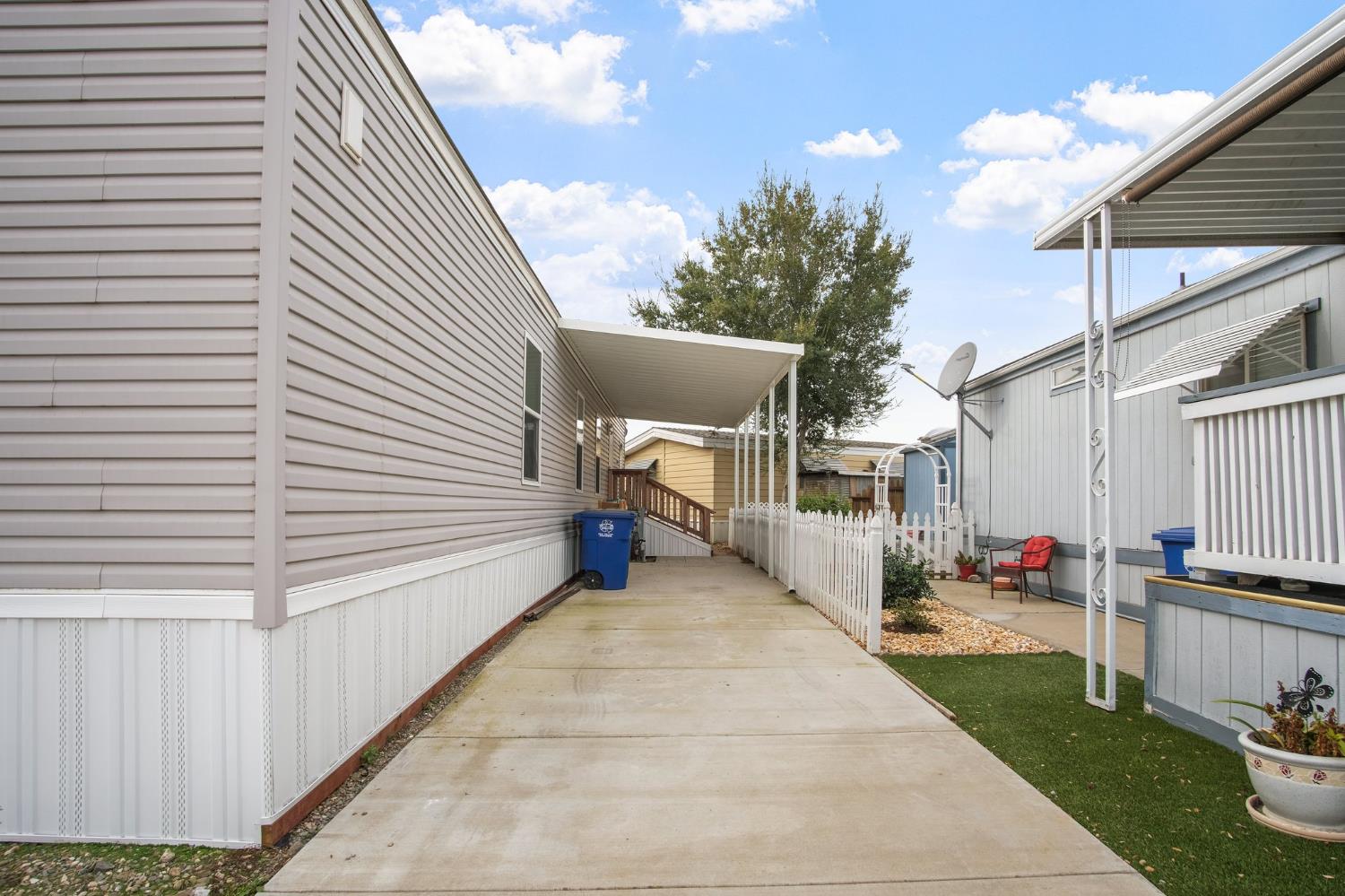 1400 Meredith Avenue, Unit 81 Gustine, CA 95322 - Photo 4 of 29 a view of a house with a patio