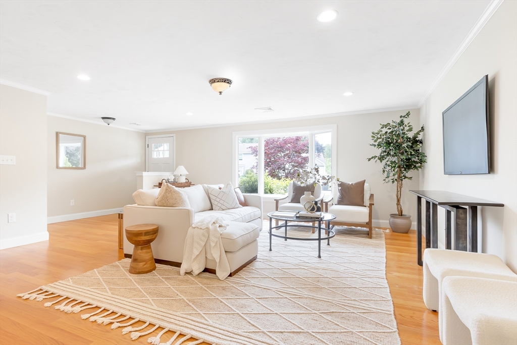 7 Langdon Road Natick, MA 01760 - Photo 3 of 40