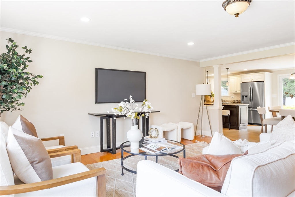 7 Langdon Road Natick, MA 01760 - Photo 4 of 40