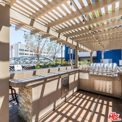 $2,385 | 245 Pine Avenue, Unit 530, Long Beach, CA 90802