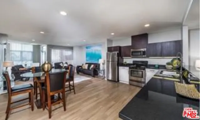 $2,385 | 245 Pine Avenue, Unit 530, Long Beach, CA 90802