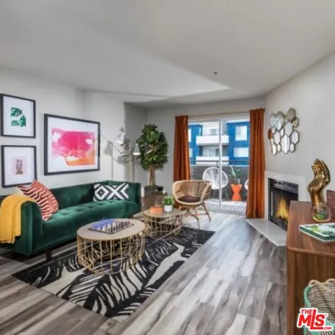 $2,385 | 245 Pine Avenue, Unit 530, Long Beach, CA 90802