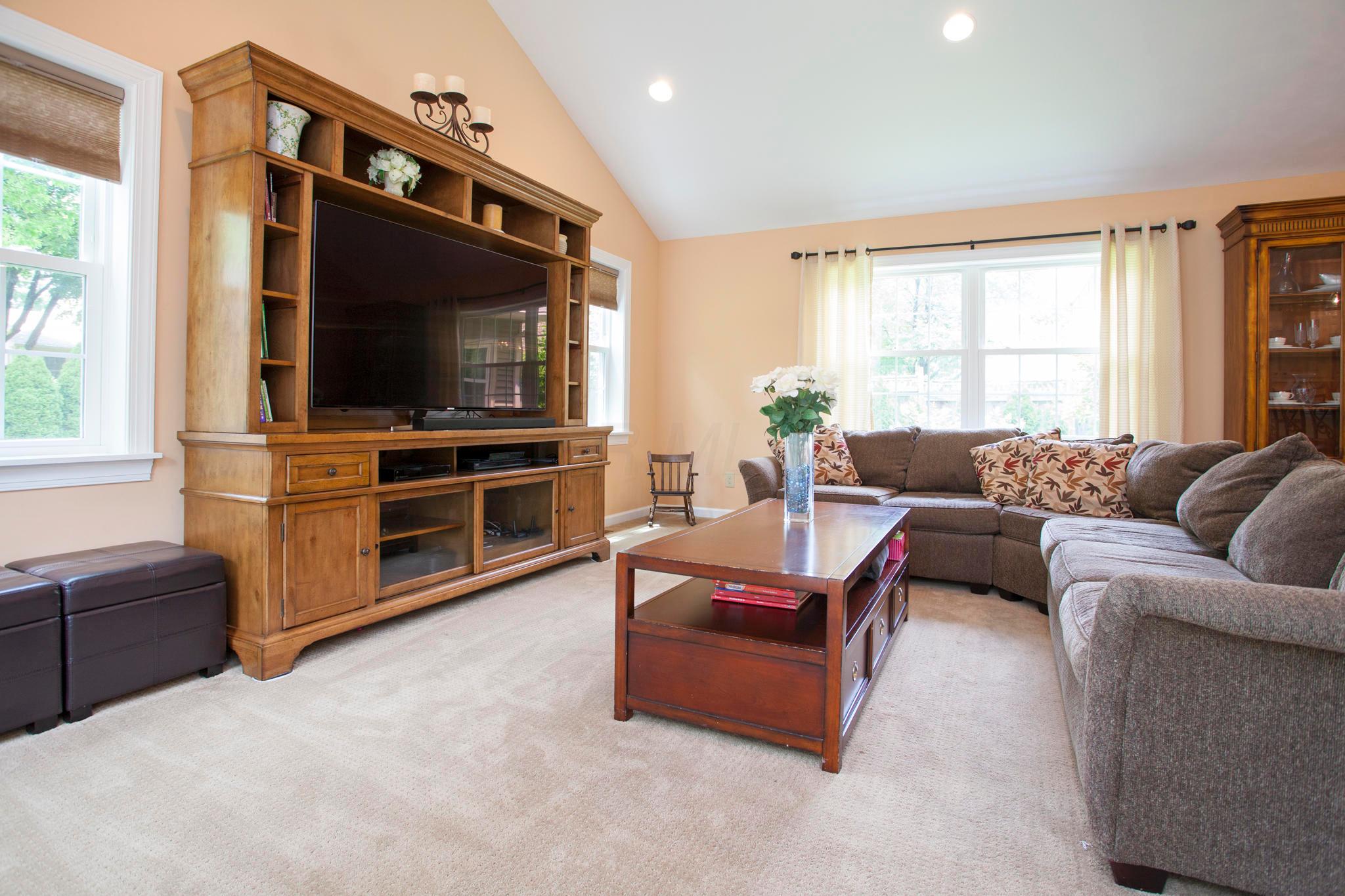 2305 Pinebrook Road Columbus, OH 43220 - Photo 19 of 38