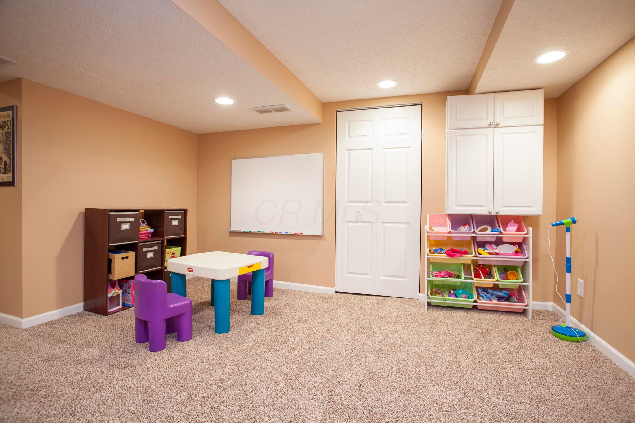 2305 Pinebrook Road Columbus, OH 43220 - Photo 37 of 38