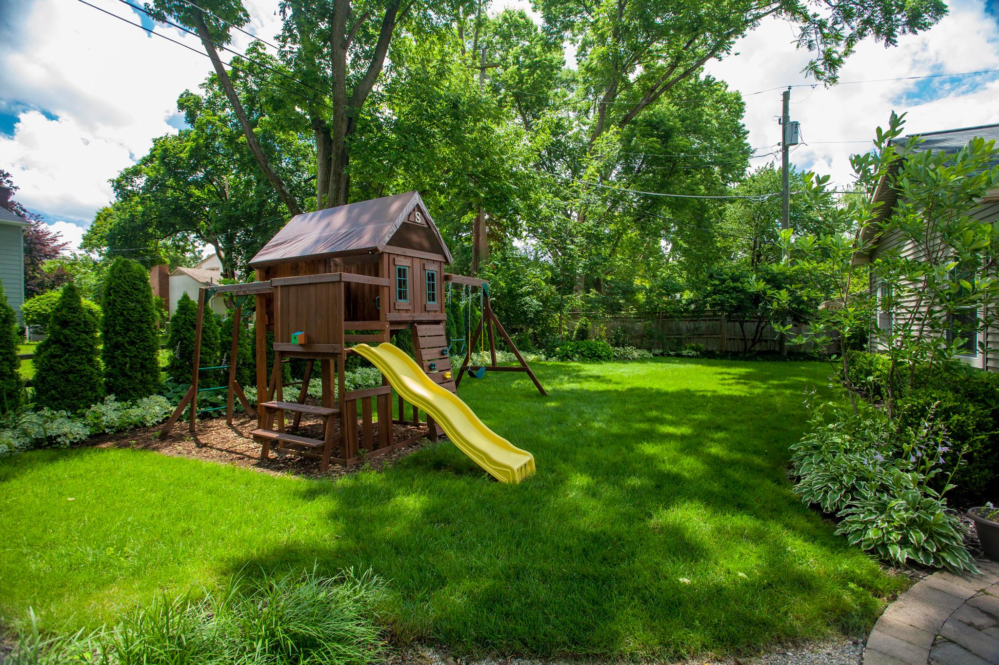 2305 Pinebrook Road Columbus, OH 43220 - Photo 6 of 38