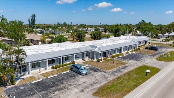 $109,900 | 4608 Southeast 4th Place, Unit 6, Cape Coral, FL 33904