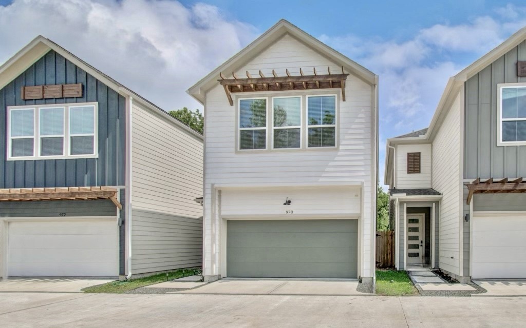 970 Highland Sound Lane Houston, TX 77091 - Photo 5 of 34