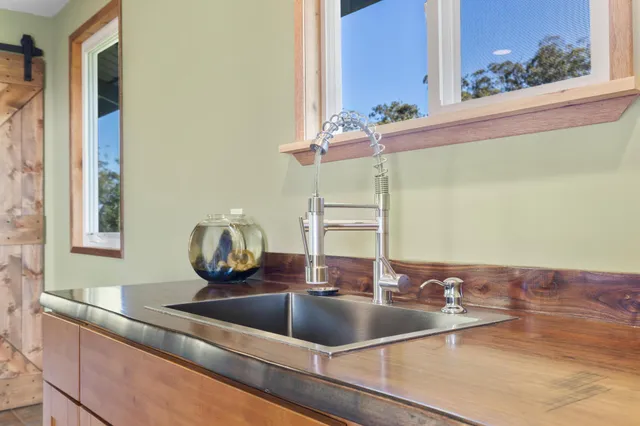 $1,200,000 | 46-4053 Kahana Drive, Honokaa, HI 96727