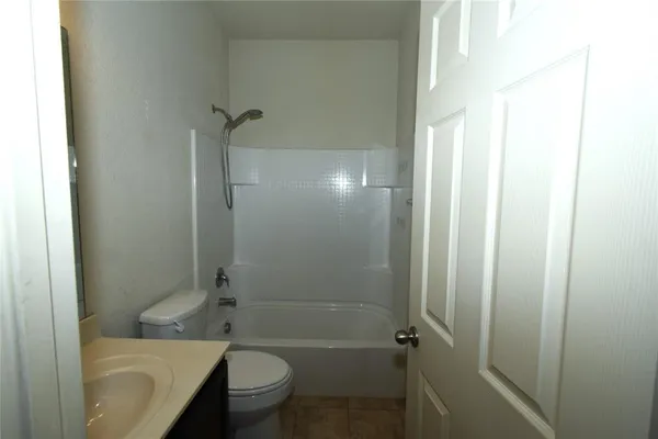 $2,750 | 201 Plantation Drive, Waxahachie, TX 75165