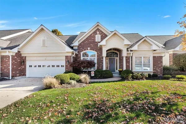 $768,000 | 61 Picardy Hill Drive, Chesterfield, MO 63017