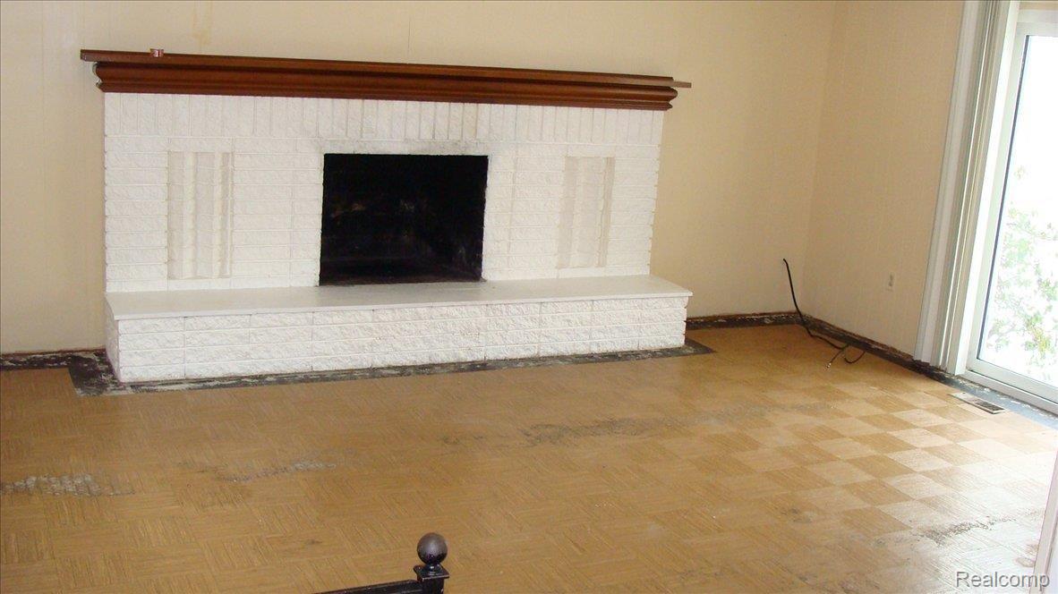 399 East Avon Road Rochester, MI 48307 - Photo 6 of 12 DSC03705